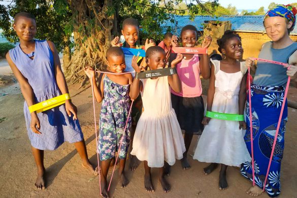 DOCENIAJ ŻYCIE, PODARUJ UŚMIECH