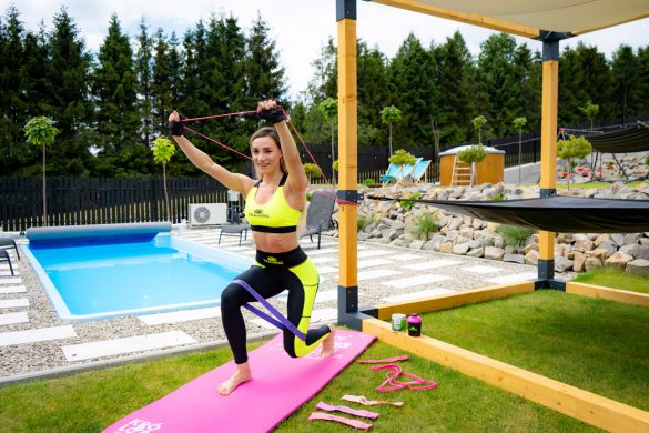 TRENING Z GUMAMI KWB #226 MORNING WORKOUT 20 MIN