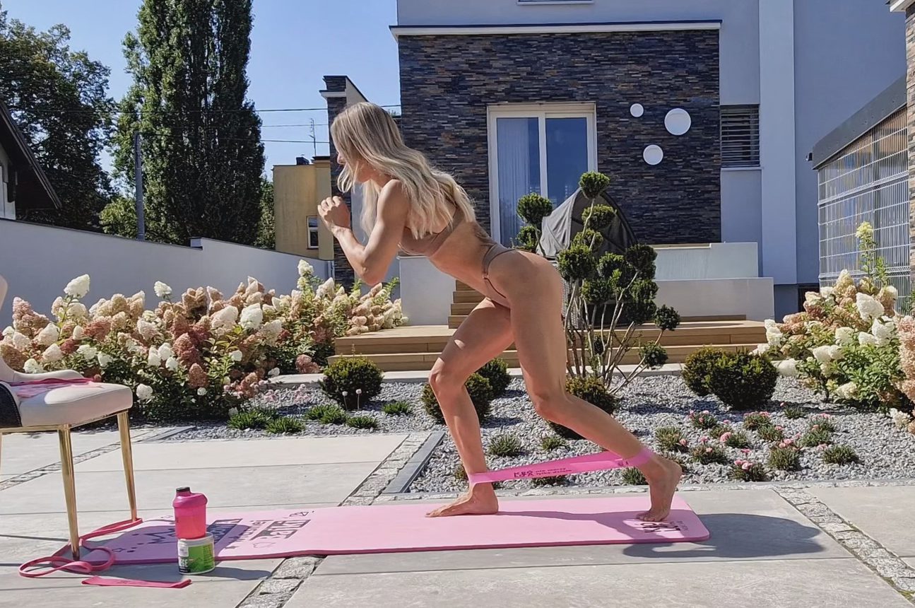TRENING W BIKINI JĘDRNE POŚLADKI – TRENING Z GUMAMI KWB #264