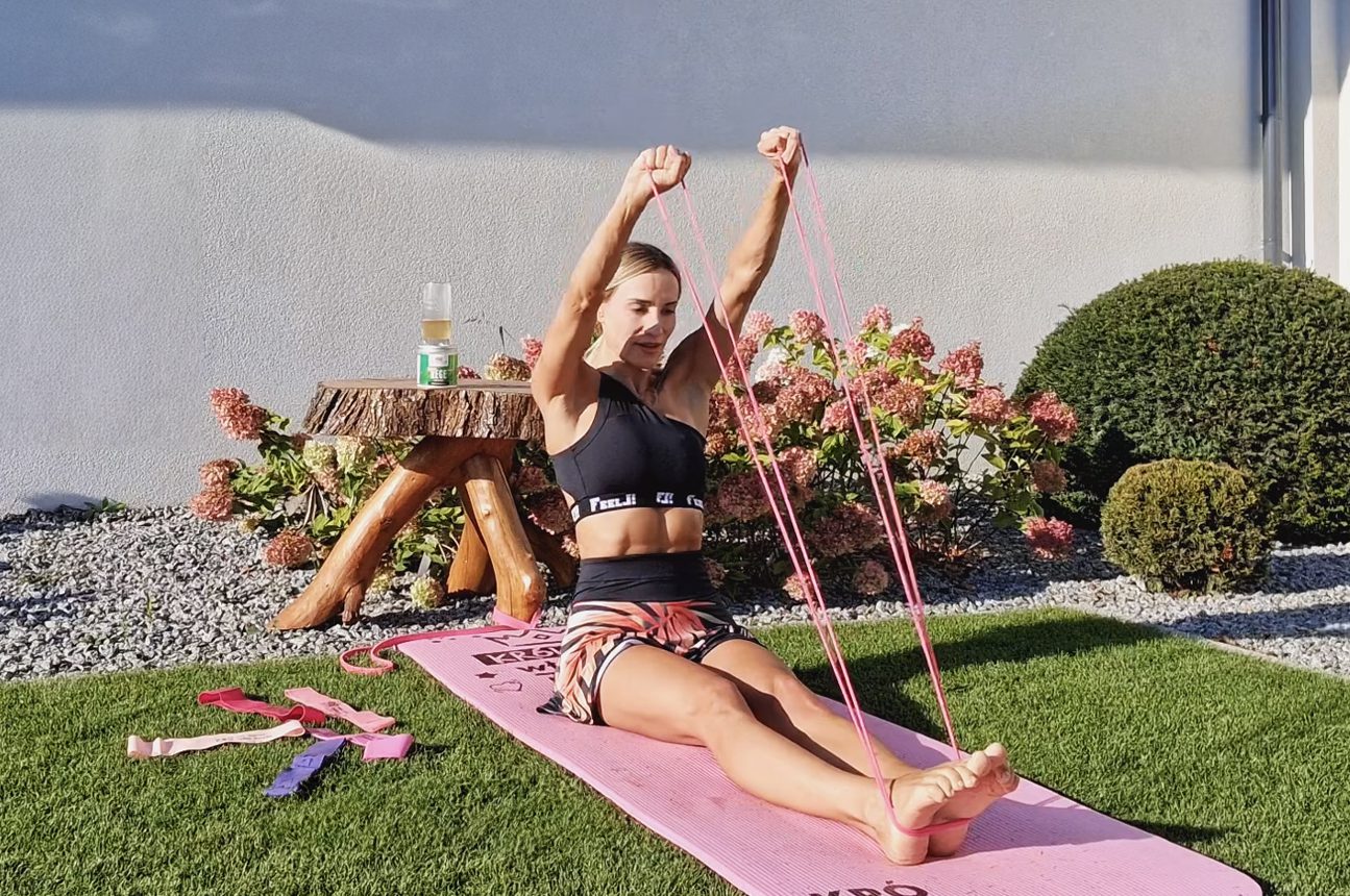 TRENING W BIKINI CAŁE CIAŁO – TRENING Z GUMAMI KWB #269